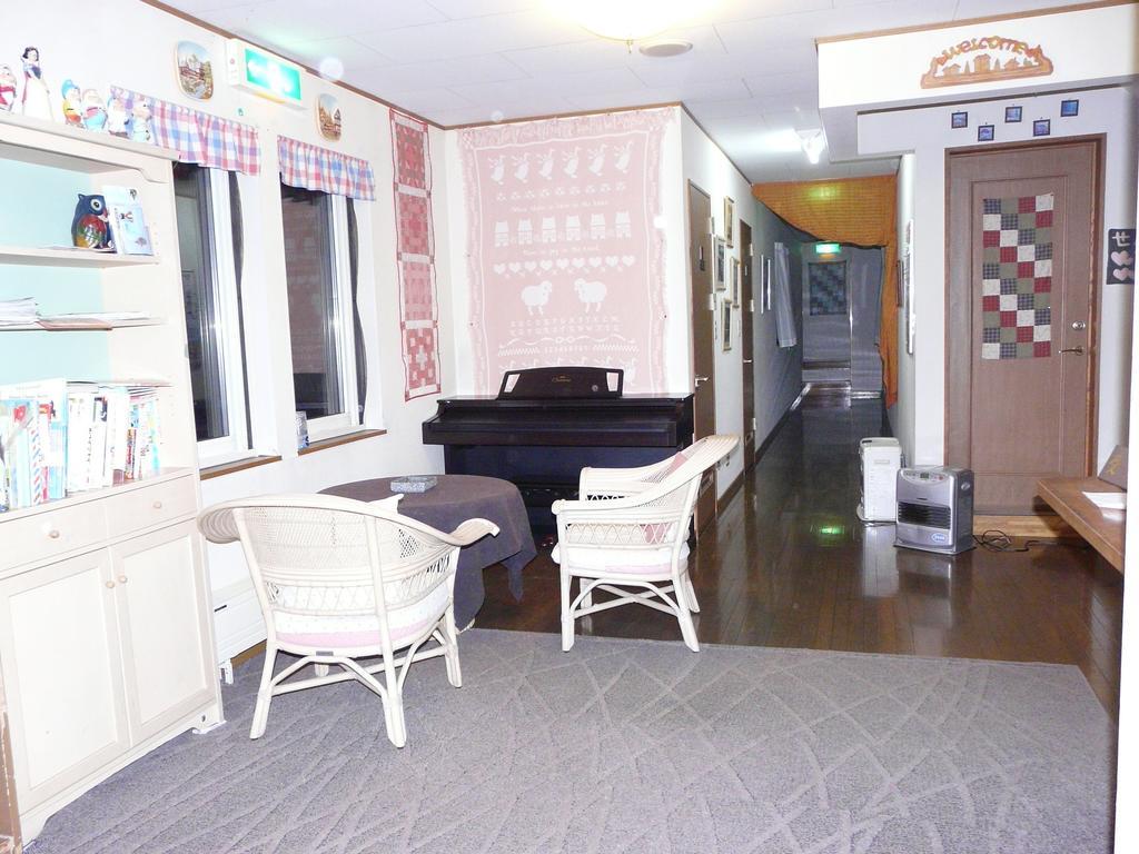 เพนชั่น เรสชะ เฮาส์ Hotel ฟุระโนะ ภายนอก รูปภาพ